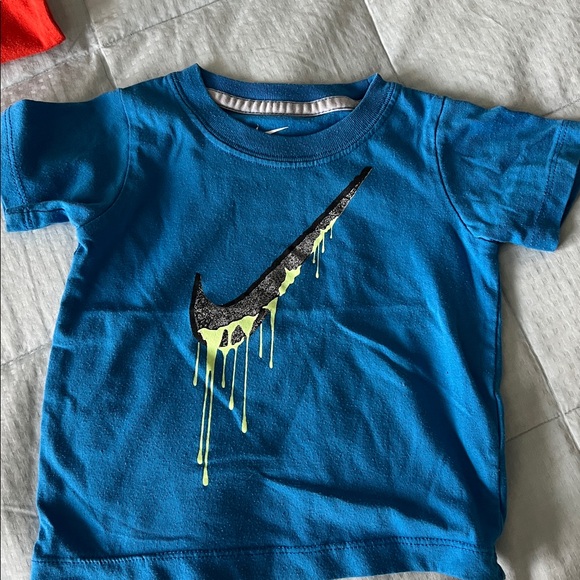 Nike Kids' Multicolor T-Shirt/Shorts/One piece fleece Collection- 7 pieces total - Picture 5 of 9